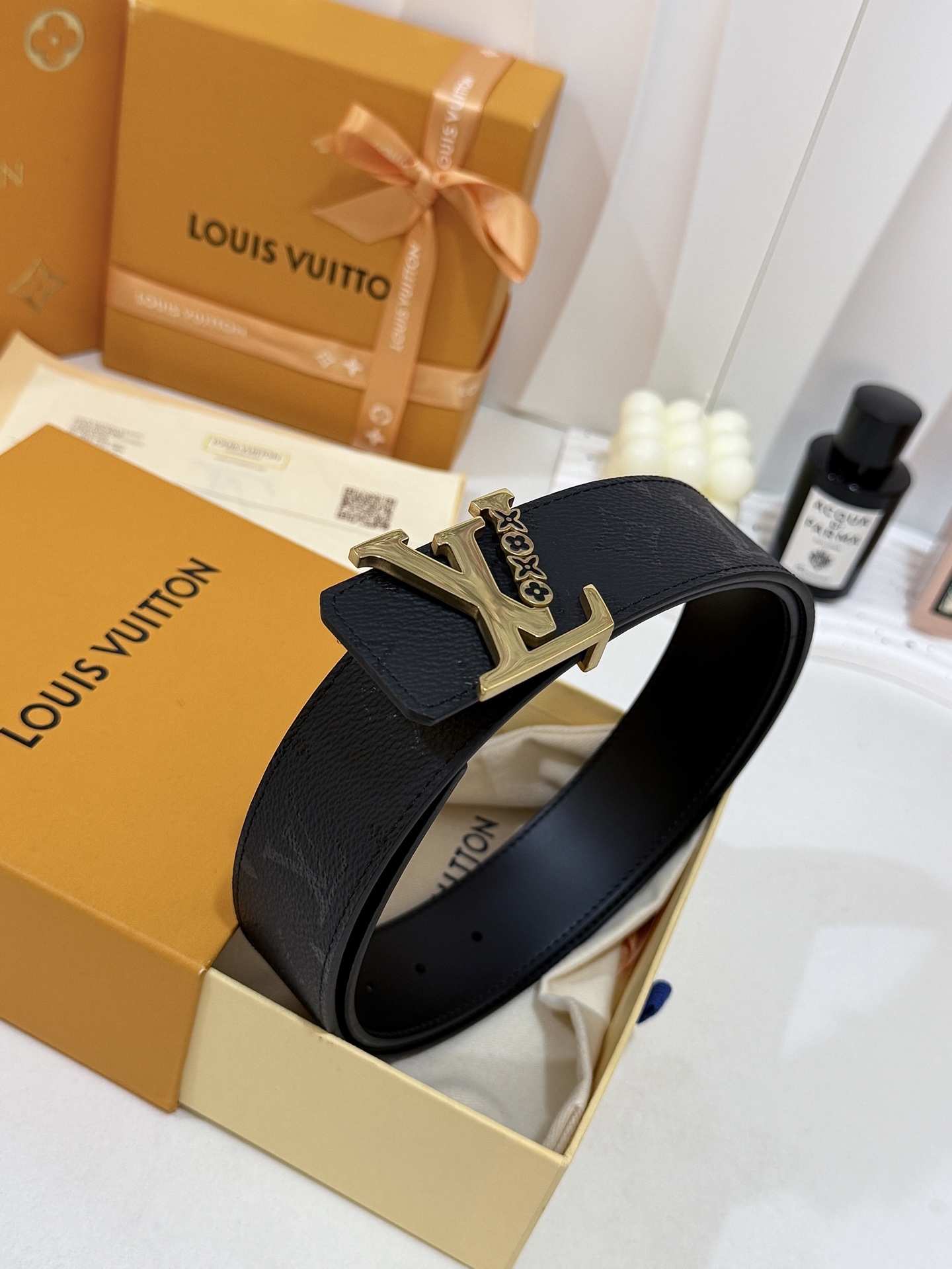 LV暗黑花亮金花扣皮带|40mm标准宽度 LV Initiales Midhight 40 毫米双面腰 LV暗黑花亮金花扣皮带|40mm标准宽度 LV Initiales Midhight 40 毫米双面腰