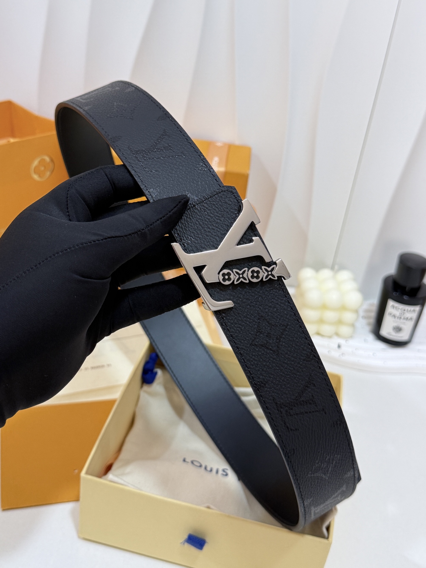 LV暗黑花亮银花扣皮带|40mm标准宽度 LV Initiales Midhight 40 毫米双面腰 LV暗黑花亮银花扣皮带|40mm标准宽度 LV Initiales Midhight 40 毫米双面腰