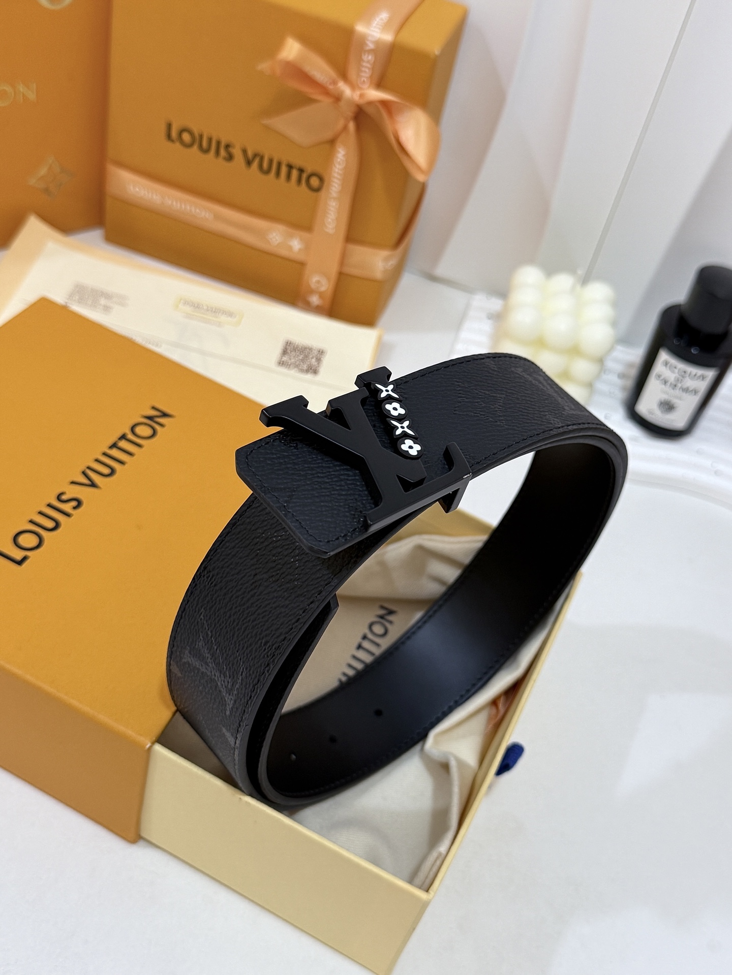 LV暗黑花哑黑花扣皮带|40mm标准宽度 LV Initiales Midhight 40 毫米双面腰 LV暗黑花哑黑花扣皮带|40mm标准宽度 LV Initiales Midhight 40 毫米双面腰