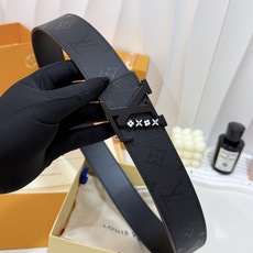 LV暗黑花哑黑花扣皮带|40mm标准宽度 LV Initiales Midhight 40 毫米双面腰 LV暗黑花哑黑花扣皮带|40mm标准宽度 LV Initiales Midhight 40 毫米双面腰