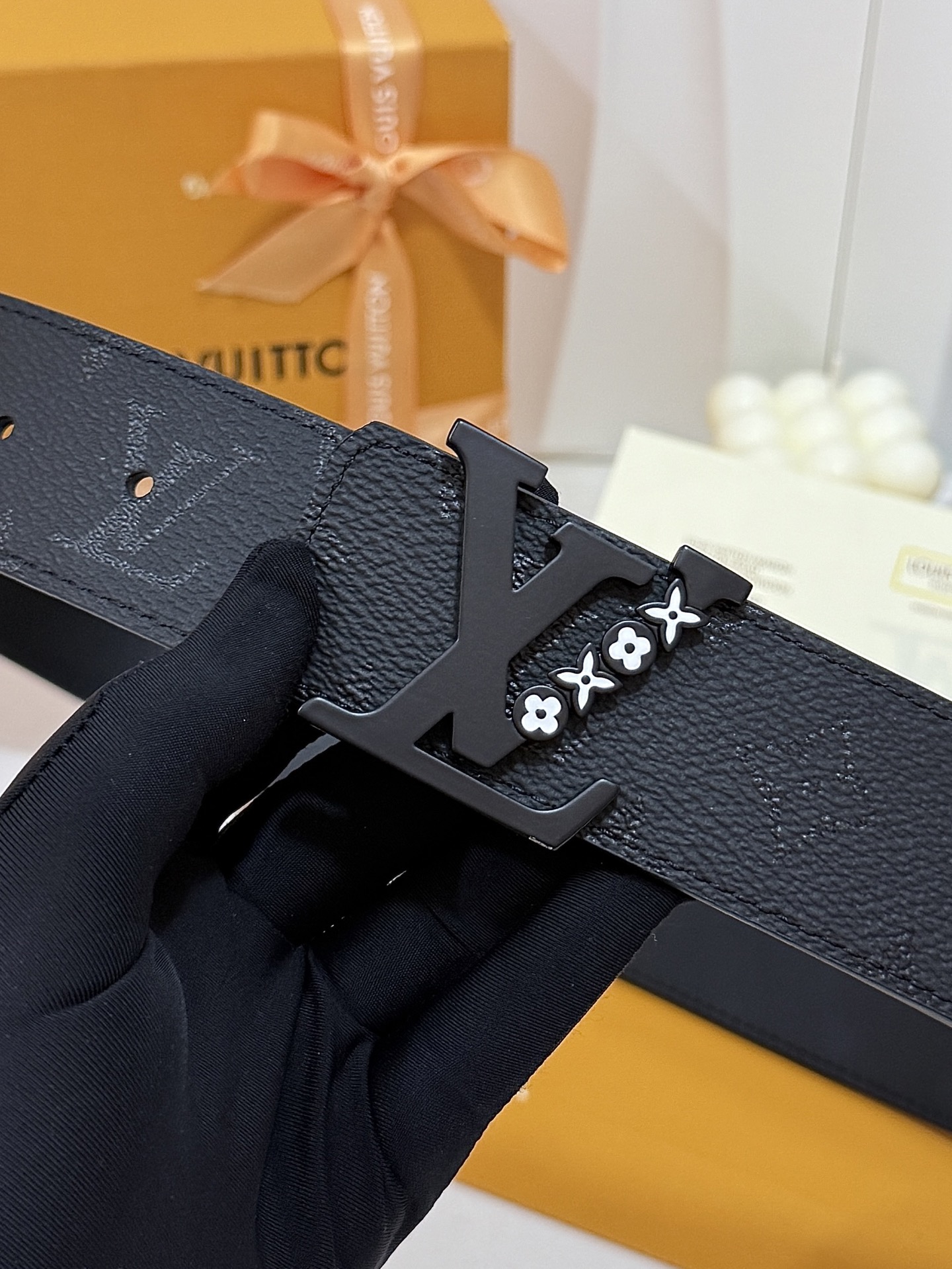 LV暗黑花哑黑花扣皮带|40mm标准宽度 LV Initiales Midhight 40 毫米双面腰 LV暗黑花哑黑花扣皮带|40mm标准宽度 LV Initiales Midhight 40 毫米双面腰