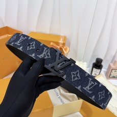 LV藏青牛仔老花皮带| 40mm标准宽度 复古水洗提花牛仔带身,内里平整韧感皮底,肌理感十足 纯哑光黑LV LV藏青牛仔老花皮带| 40mm标准宽度 复古水洗提花牛仔带身,内里平整韧感皮底,肌理感十足 纯哑光黑LV
