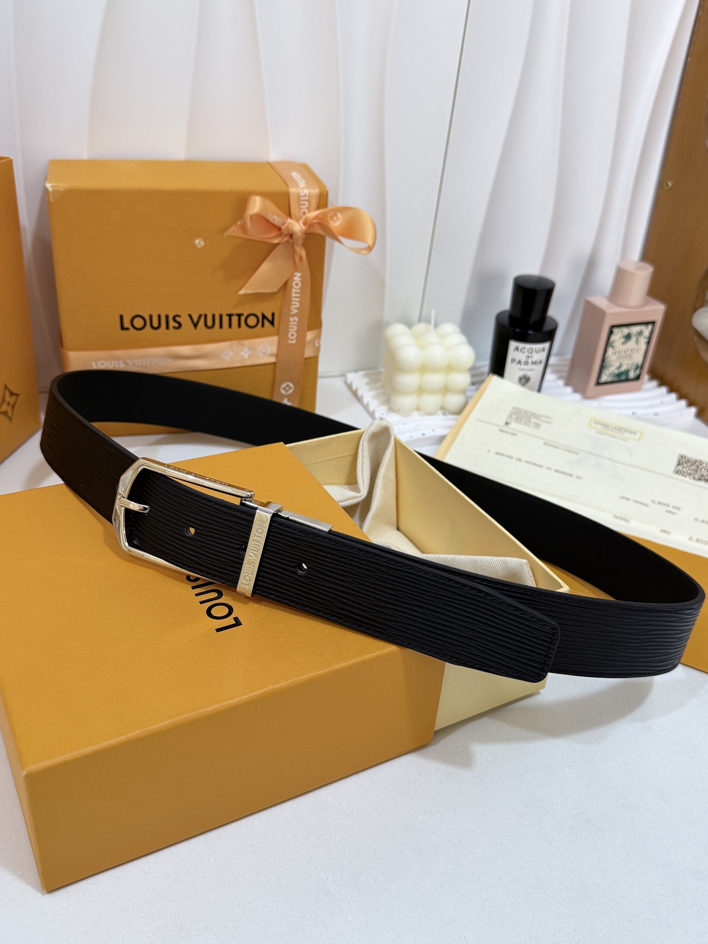 LV水波纹针扣皮带｜35mm窄版宽度          原厂立体水波压纹皮料，顺滑细腻柔韧内里，质感拉满、亮白尾夹金属扣