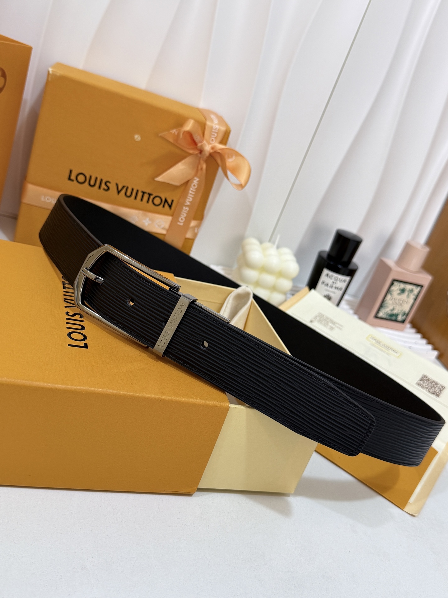 LV水波纹针扣皮带｜35mm窄版宽度          原厂立体水波压纹皮料，顺滑细腻柔韧内里，质感拉满、亮枪尾夹金属扣