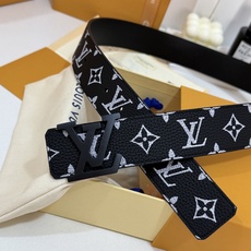 LV黑白满花大logo哑黑皮带|40mm标准宽度 荔枝粒面耐磨带身,搭配顺滑柔润真皮内里,触感扎实高级,立 LV黑白满花大logo哑黑皮带|40mm标准宽度 荔枝粒面耐磨带身,搭配顺滑柔润真皮内里,触感扎实高级,立