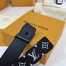 LV黑白满花大logo哑黑皮带|40mm标准宽度 荔枝粒面耐磨带身,搭配顺滑柔润真皮内里,触感扎实高级,立 LV黑白满花大logo哑黑皮带|40mm标准宽度 荔枝粒面耐磨带身,搭配顺滑柔润真皮内里,触感扎实高级,立