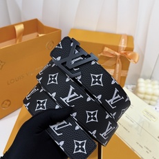 LV黑白满花大logo哑黑皮带|40mm标准宽度 荔枝粒面耐磨带身,搭配顺滑柔润真皮内里,触感扎实高级,立 LV黑白满花大logo哑黑皮带|40mm标准宽度 荔枝粒面耐磨带身,搭配顺滑柔润真皮内里,触感扎实高级,立