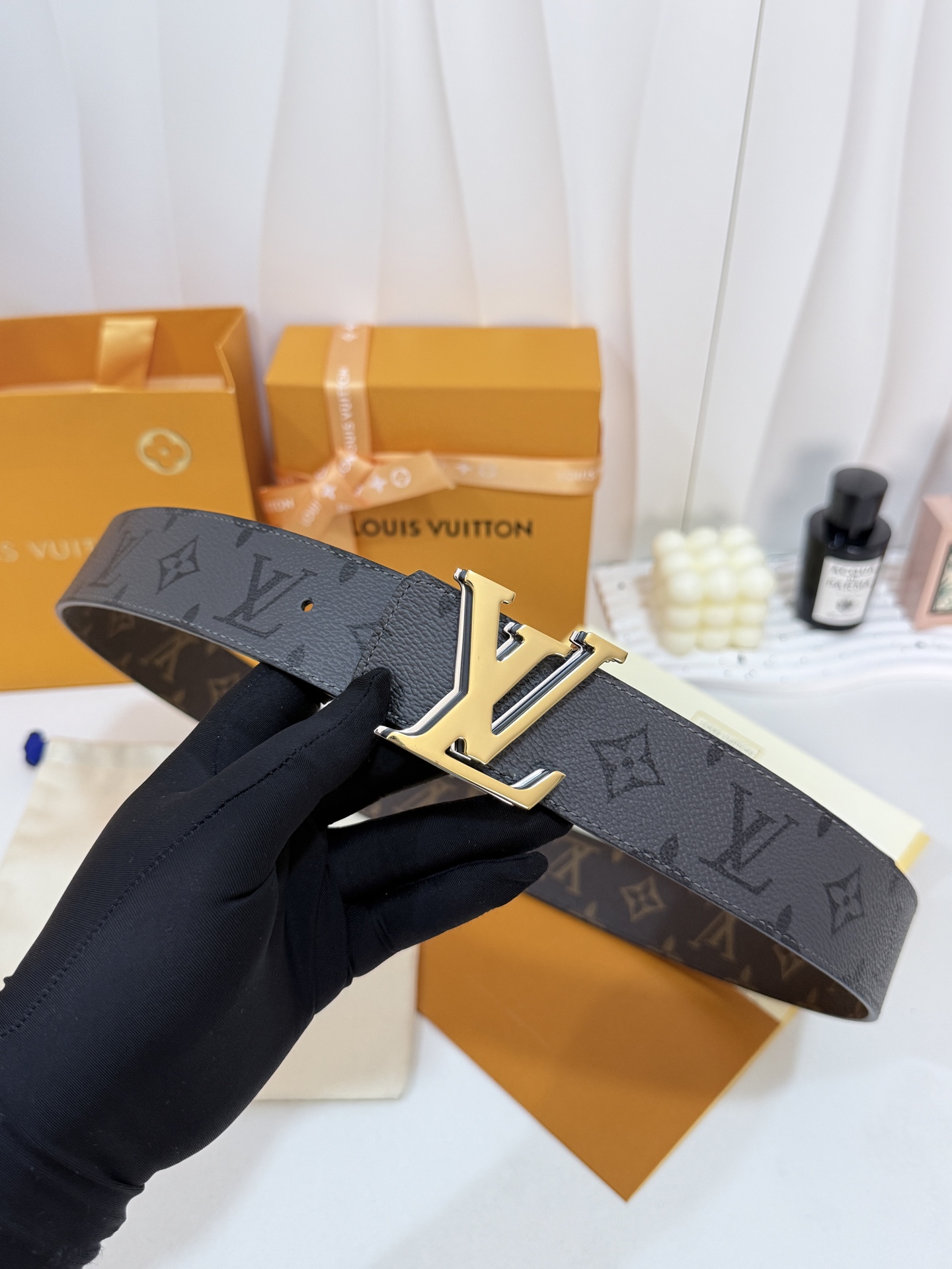 LV双面灰花三层金皮带|40mm标准宽度 双面双色经典灰花面料复合厚实真皮里层,纹路规整手感高级、 LV双面灰花三层金皮带|40mm标准宽度 双面双色经典灰花面料复合厚实真皮里层,纹路规整手感高级、
