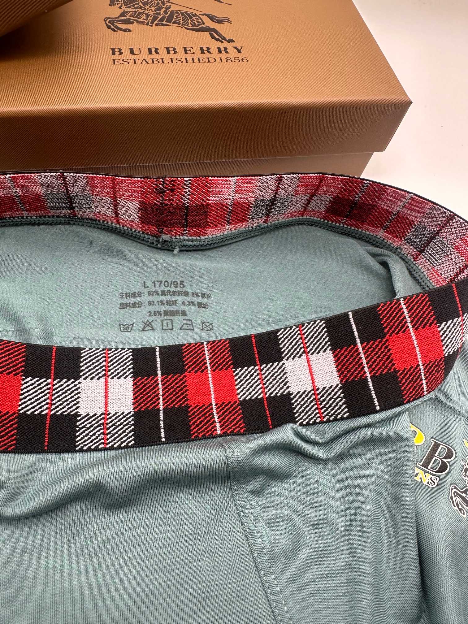 Burberry 巴宝莉！原单品质，精品盒装男士内裤！外贸国外订单，高品质，无痕切割工艺 科学配 93%