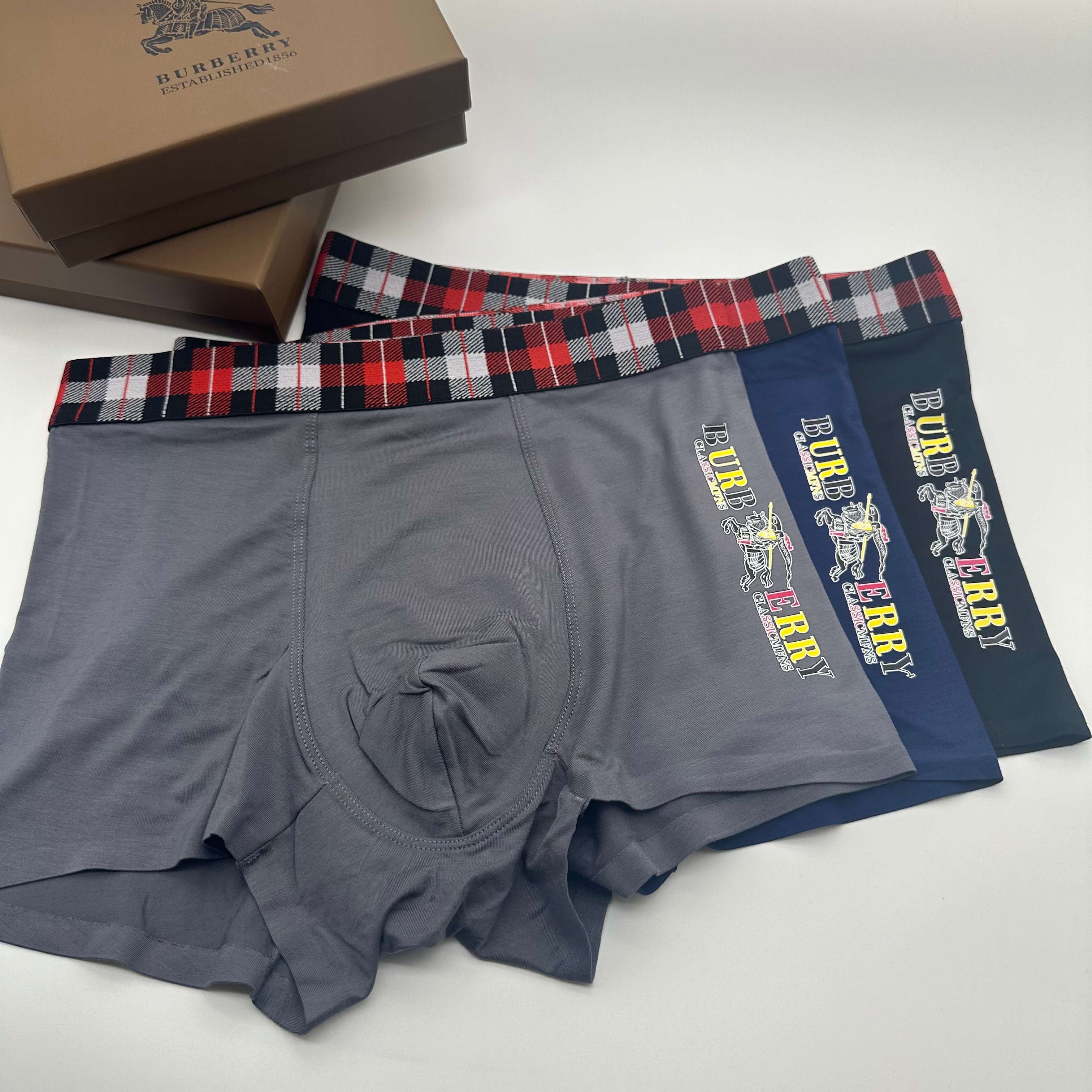 Burberry 巴宝莉！原单品质，精品盒装男士内裤！外贸国外订单，高品质，无痕切割工艺 科学配 93%
