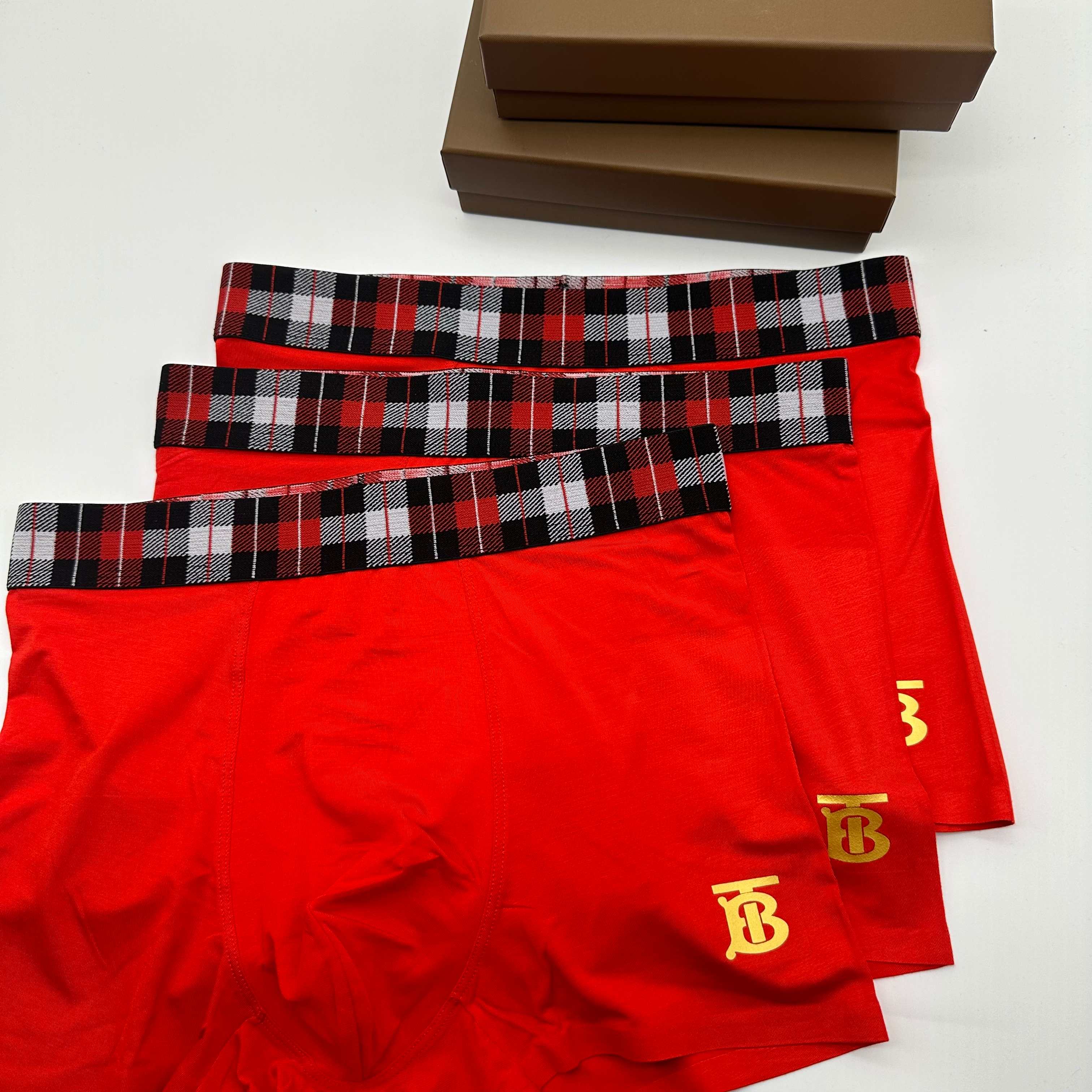 🔥🔥🔥Burberry 巴宝莉！原单品质，大红 红红火火精品盒装男士内裤！外贸国外订单，高品质，无痕切割