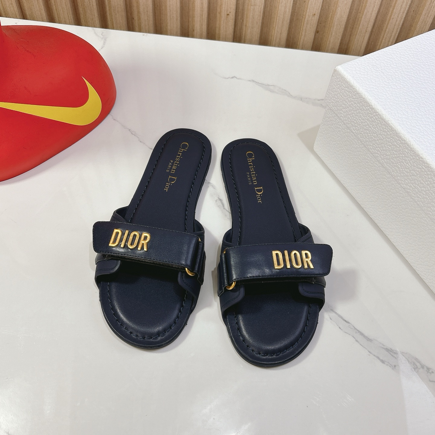 NO:724769,Official website 2025 new size 36-41 Dio... Dioract series beach shoes - Velcro sandals Original 1:1 molding and difficult craftsmanship: sole and upper one-piece design, more comfortable than the original Original molding equal ratio 1:1 shoelaces Upper environmentally friendly TPU ultra-light sole Original molding outsole Latest bottom pattern size 36-41, slippers, dior, slippers19860909官网2025新款size36-41 Dio…Dioract系列沙滩鞋——魔术贴凉拖鞋 原版1:1开模高难度工艺:鞋底鞋面连体设计,比原版更舒适 原版开模等比例1:1鞋带 鞋面环保TPU超轻鞋底 原版开模大底 最新底花 size36-41,拖鞋,dior,slippers,Women's Shoes