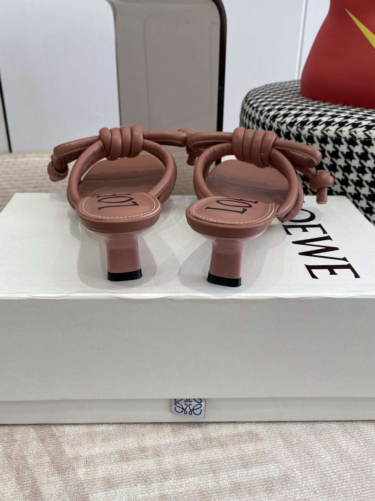 Loewe LOEWE/罗意威2026ss/ 新品 风小高跟沙滩拖鞋～小红书、外网火