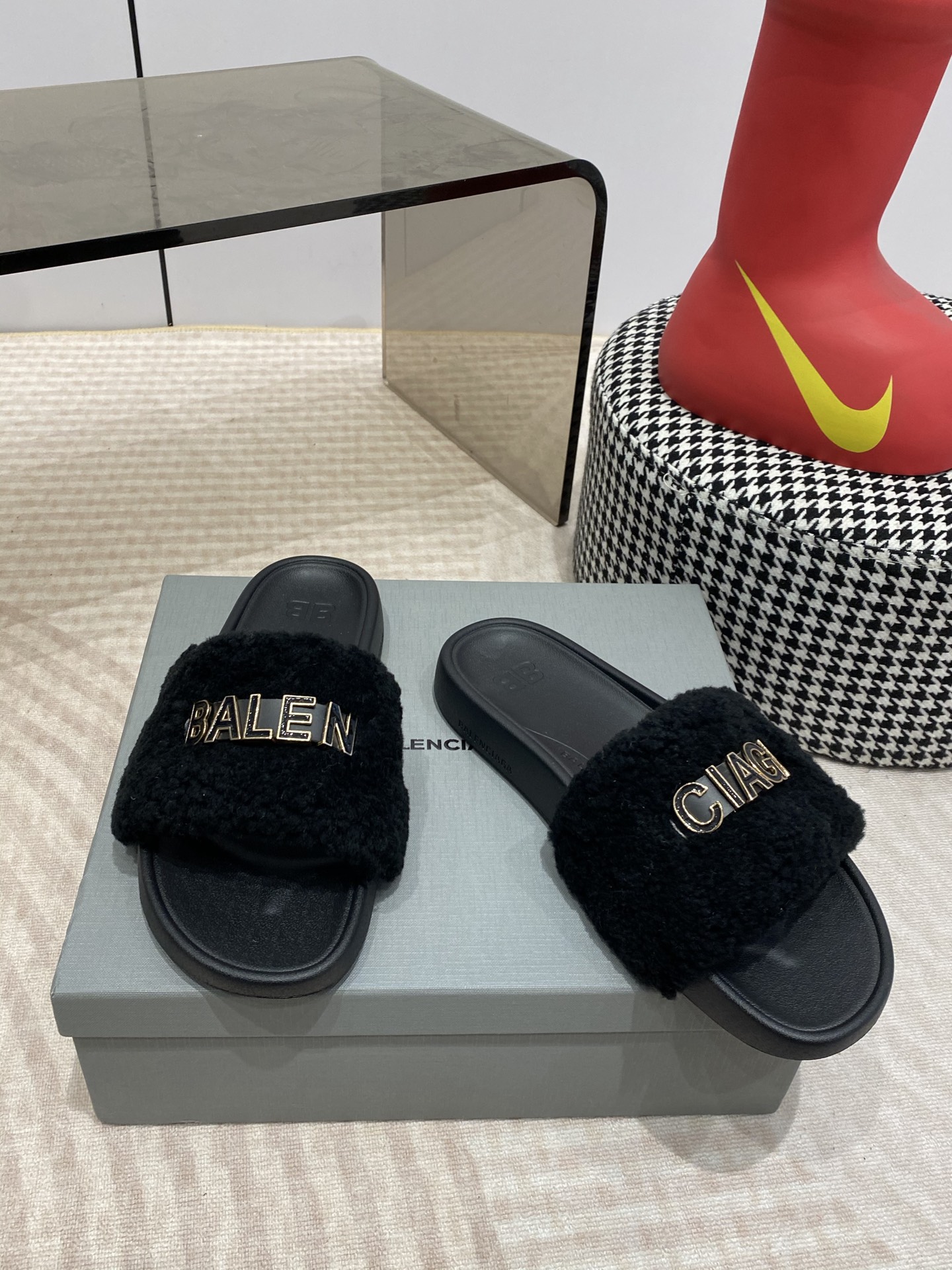 Balenciaga BALENCIAGA26ss 春夏沙滩拖鞋 系列 国内国外 断货王，找遍国内 心心念念终于到手