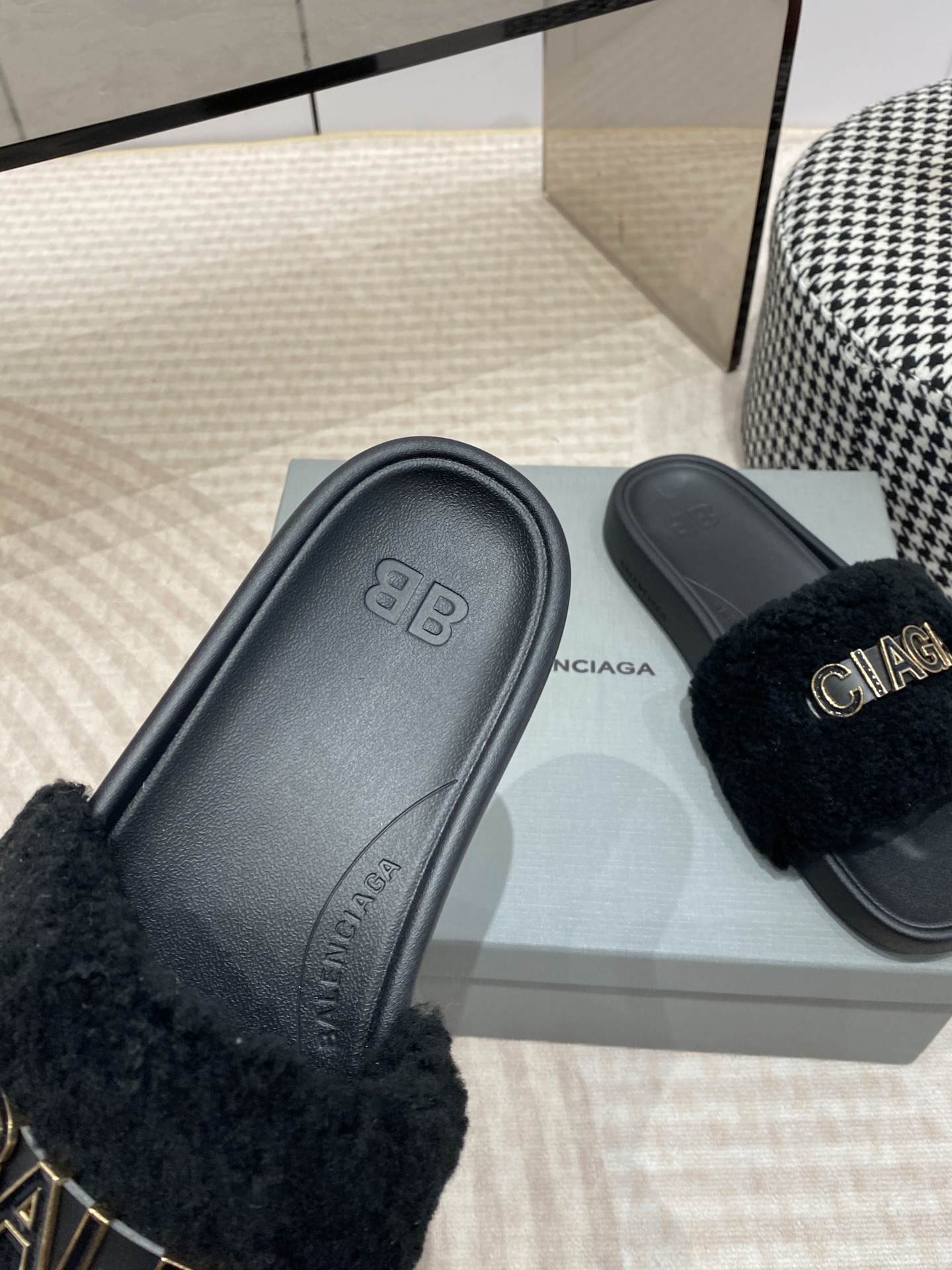 Balenciaga BALENCIAGA26ss 春夏沙滩拖鞋 系列 国内国外 断货王，找遍国内 心心念念终于到手