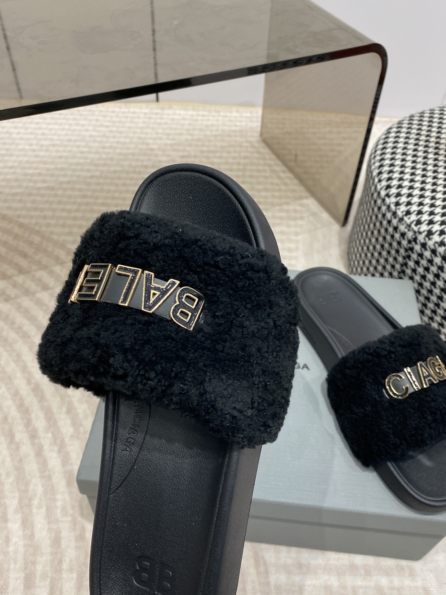 Balenciaga BALENCIAGA26ss 春夏沙滩拖鞋 系列 国内国外 断货王，找遍国内 心心念念终于到手