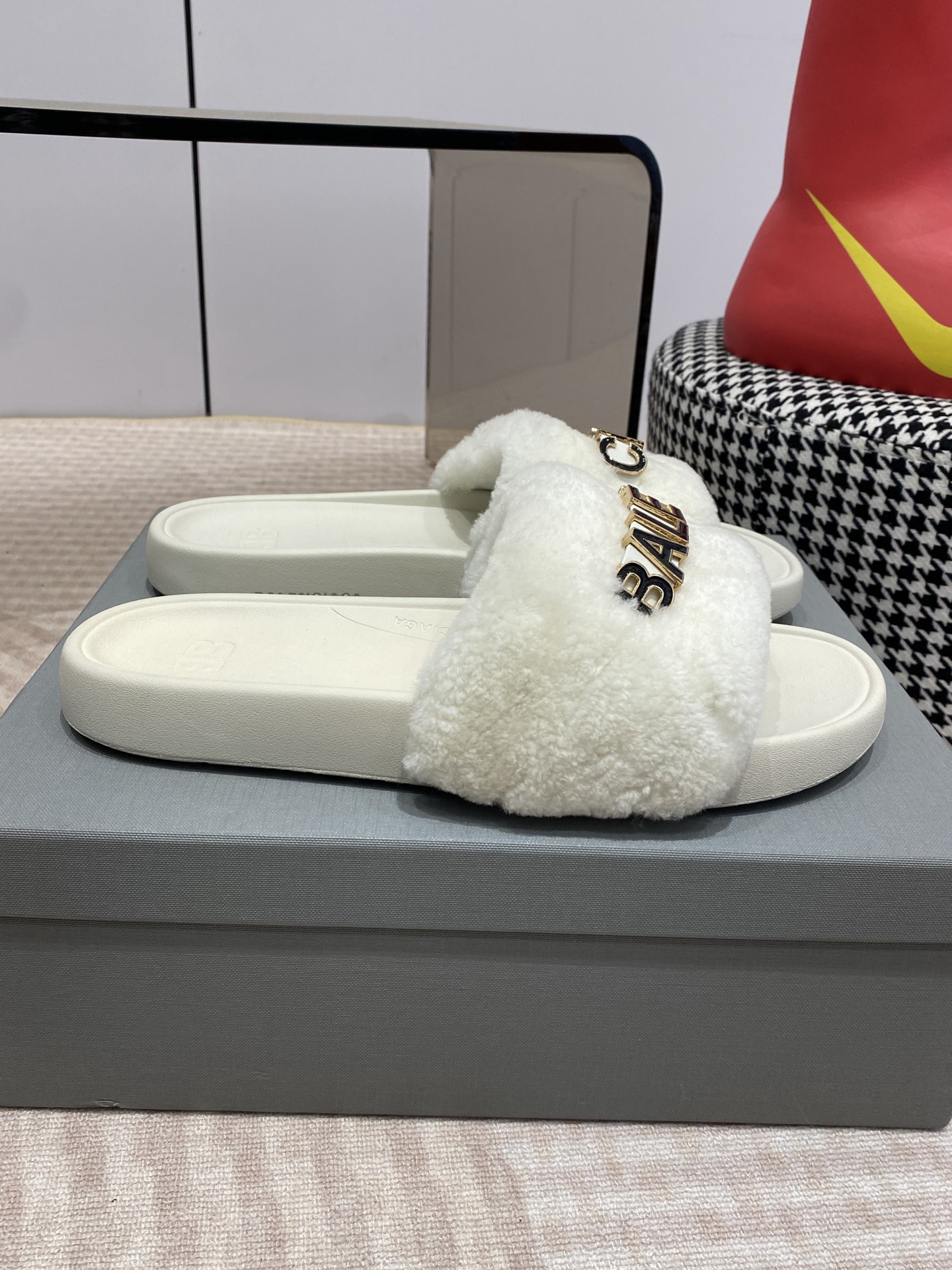 Balenciaga BALENCIAGA26ss 春夏沙滩拖鞋 系列 国内国外 断货王，找遍国内 心心念念终于到手