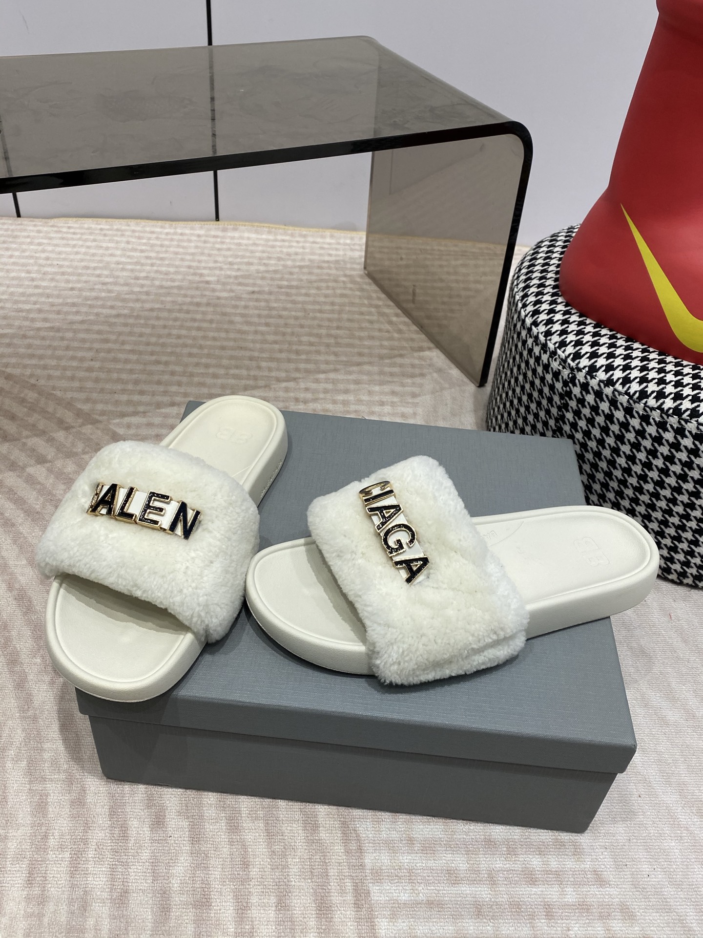 Balenciaga BALENCIAGA26ss 春夏沙滩拖鞋 系列 国内国外 断货王，找遍国内 心心念念终于到手