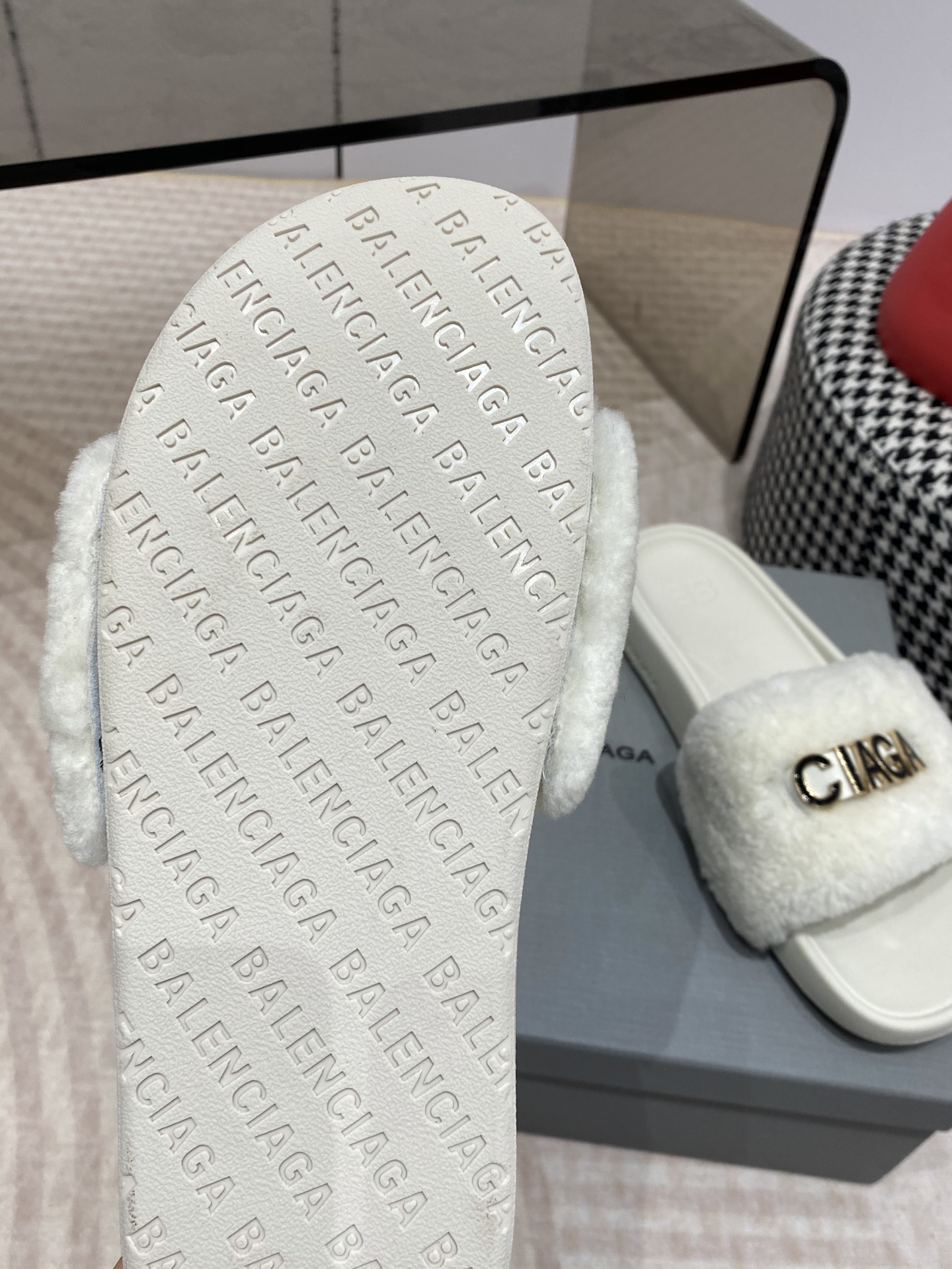 Balenciaga BALENCIAGA26ss 春夏沙滩拖鞋 系列 国内国外 断货王，找遍国内 心心念念终于到手