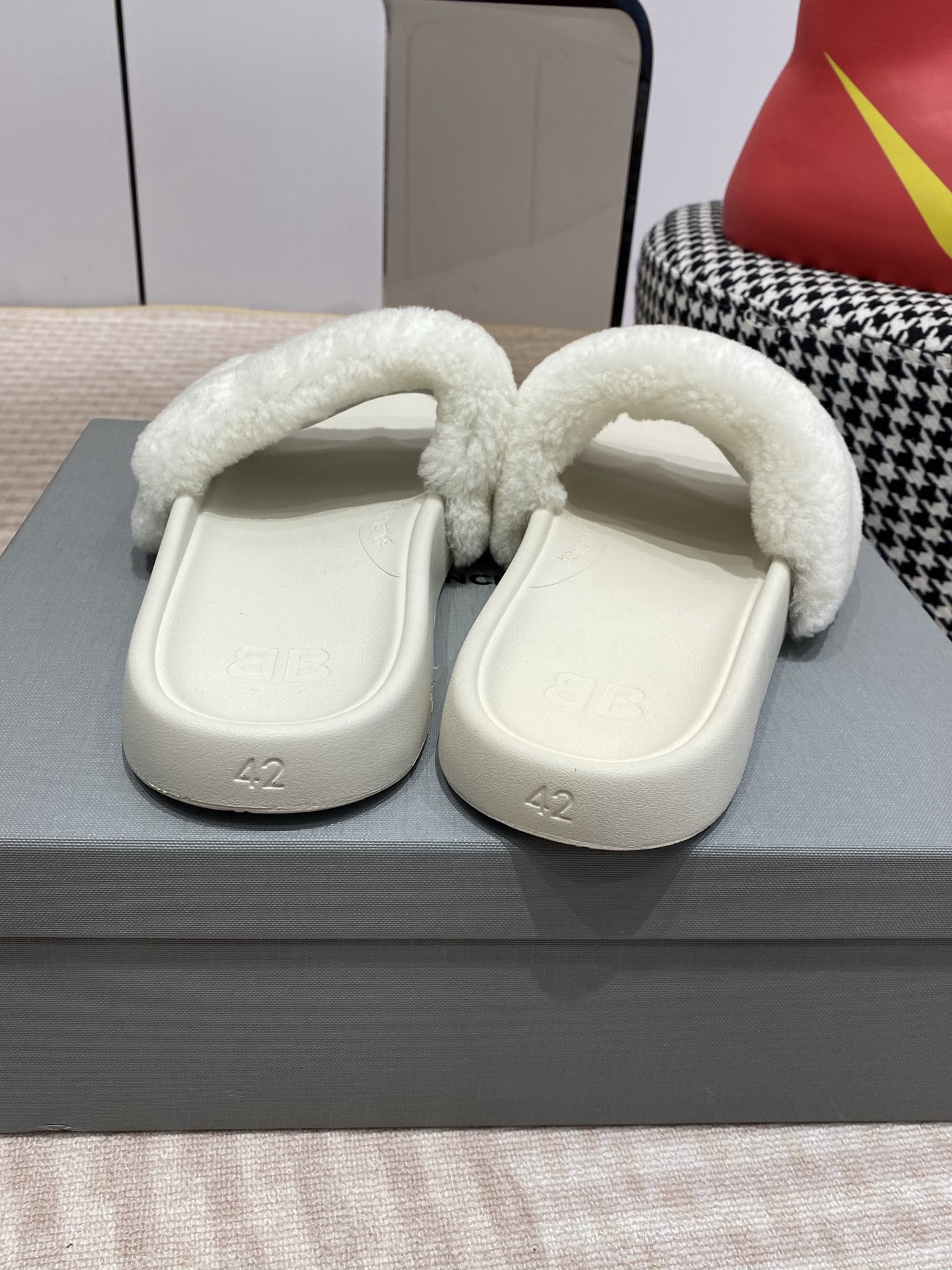 Balenciaga BALENCIAGA26ss 春夏沙滩拖鞋 系列 国内国外 断货王，找遍国内 心心念念终于到手