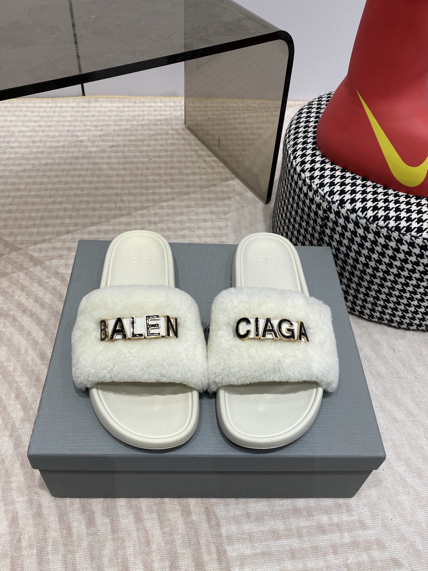 Balenciaga BALENCIAGA26ss 春夏沙滩拖鞋 系列 国内国外 断货王，找遍国内 心心念念终于到手