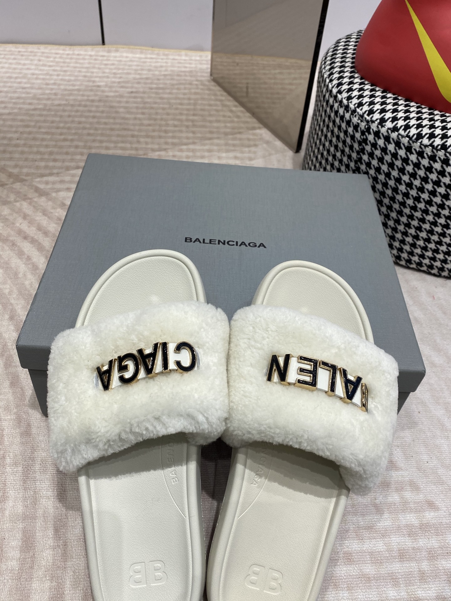 Balenciaga BALENCIAGA26ss 春夏沙滩拖鞋 系列 国内国外 断货王，找遍国内 心心念念终于到手