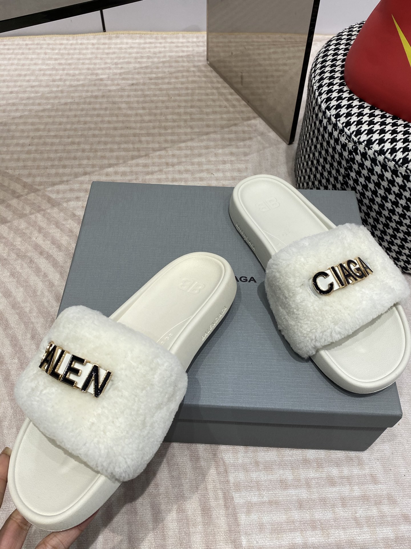 Balenciaga BALENCIAGA26ss 春夏沙滩拖鞋 系列 国内国外 断货王，找遍国内 心心念念终于到手