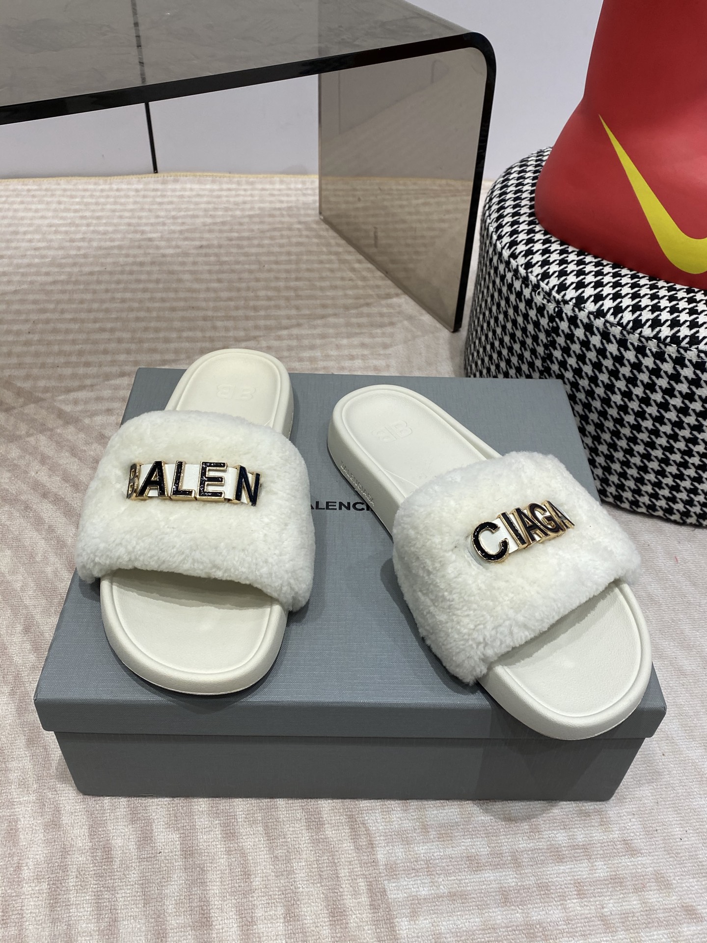 Balenciaga BALENCIAGA26ss 春夏沙滩拖鞋 系列 国内国外 断货王，找遍国内 心心念念终于到手