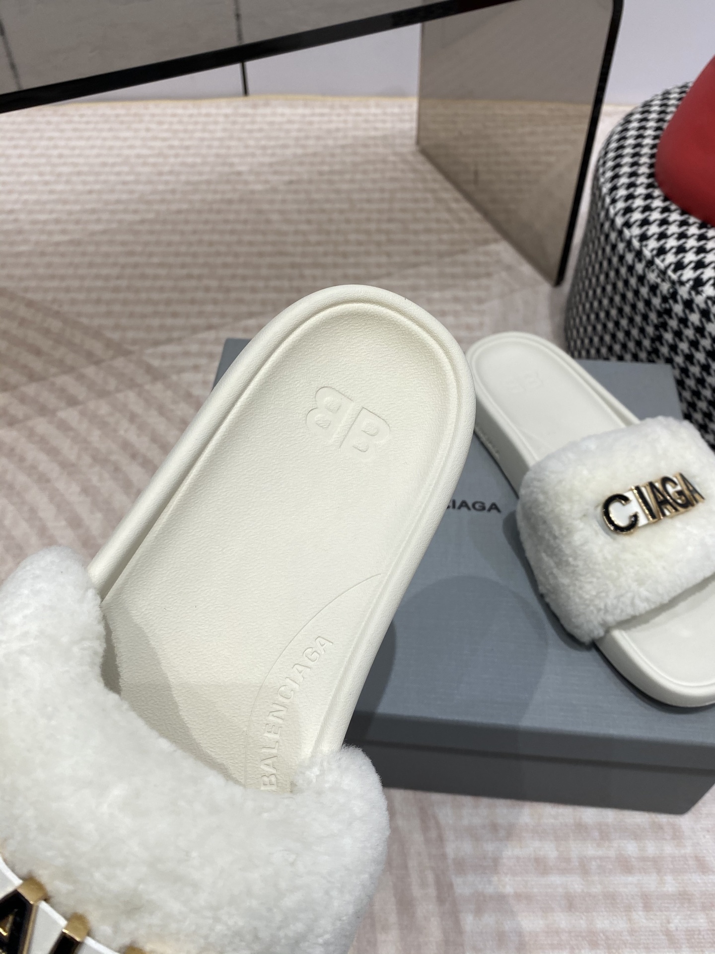 Balenciaga BALENCIAGA26ss 春夏沙滩拖鞋 系列 国内国外 断货王，找遍国内 心心念念终于到手
