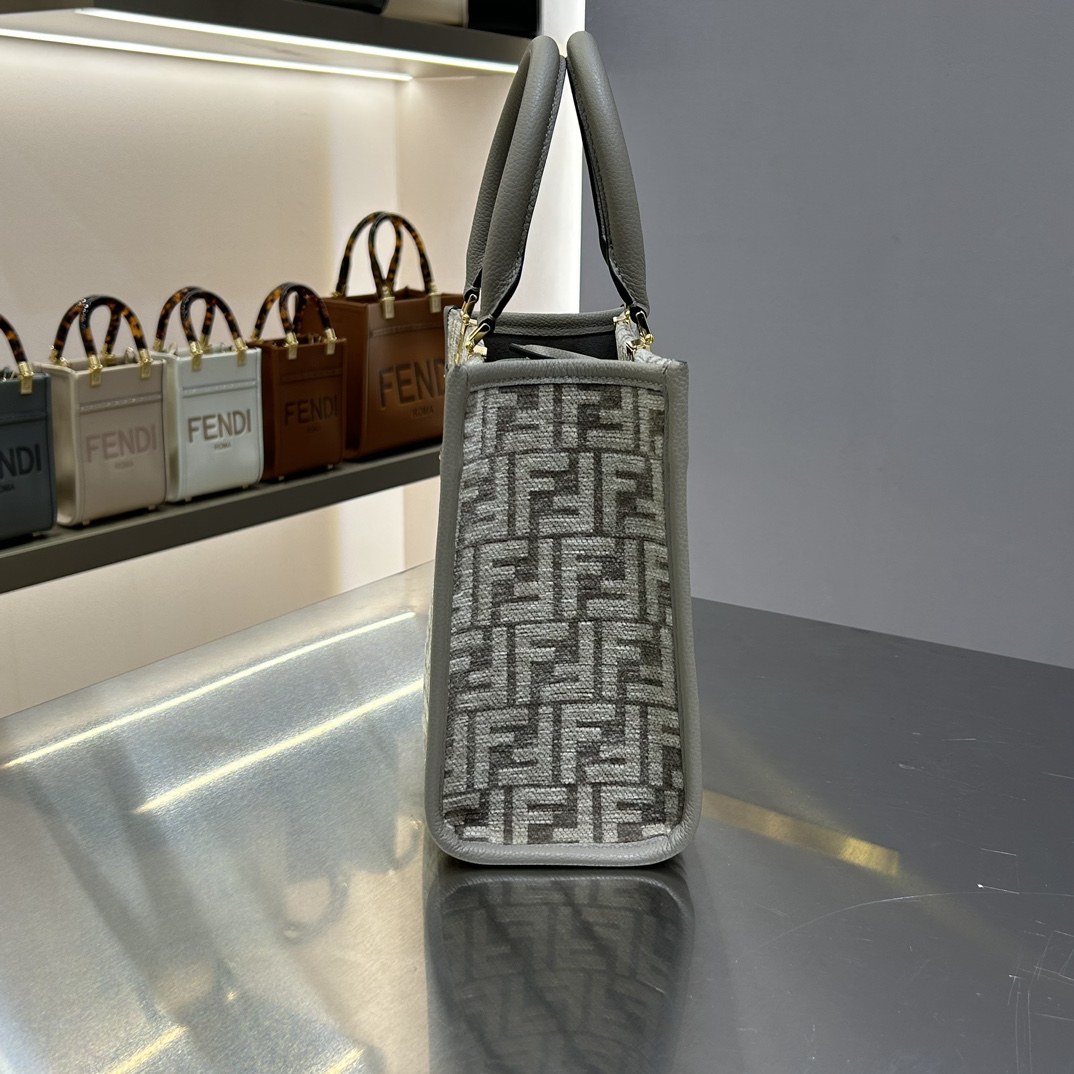 Sunshine手提袋来自StefanoPilati设计系列织锦效果鸽灰色雪尼尔材质饰有撞色FF图案和同