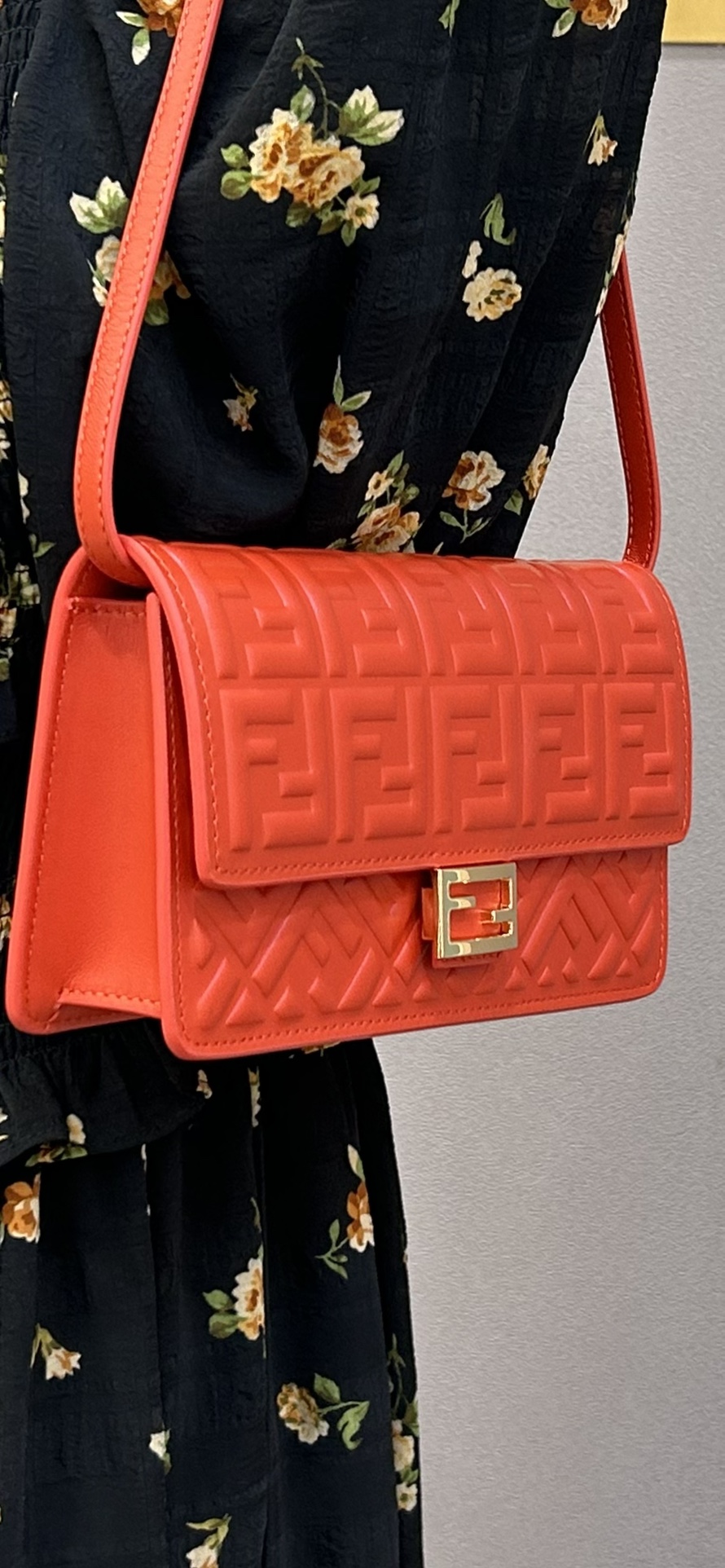 Fendi lambskin lining and exterior lambskin compact Baguette crossbody bag, decorated with flap and FF buckle, internal compartment with six card