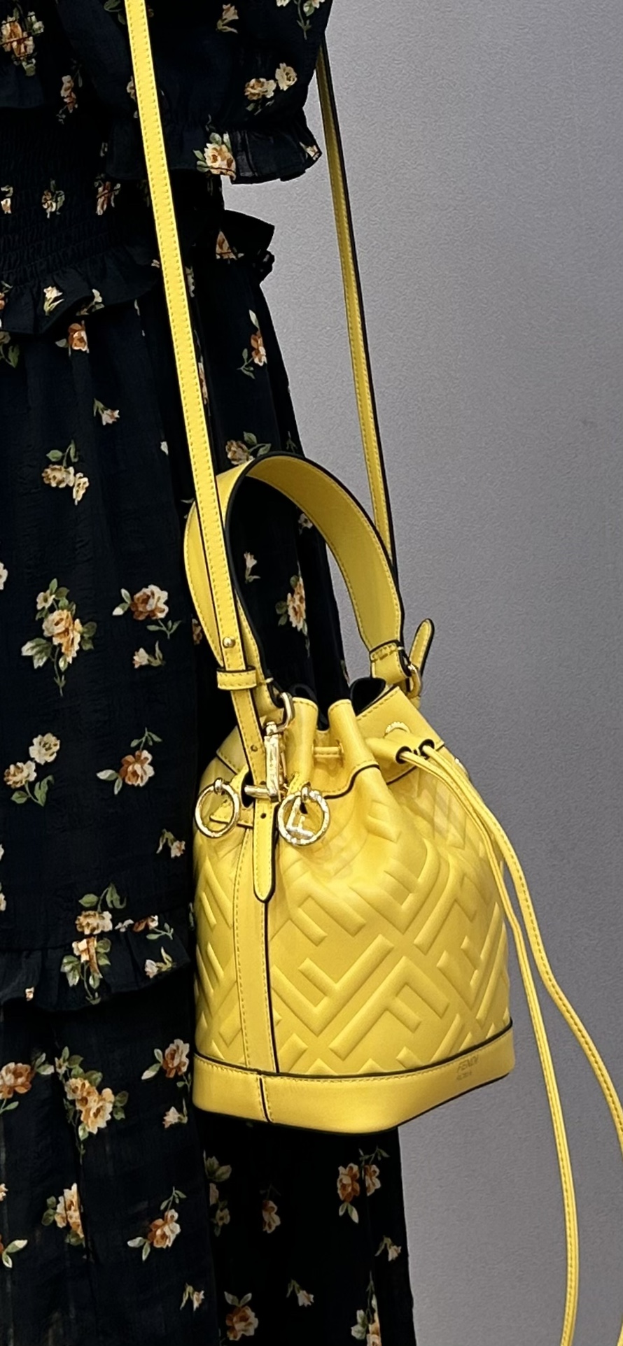 Fendi The iconic small Mon Tresor bucket bag in sheepskin, with new proportions, convenient for carrying personal belongings