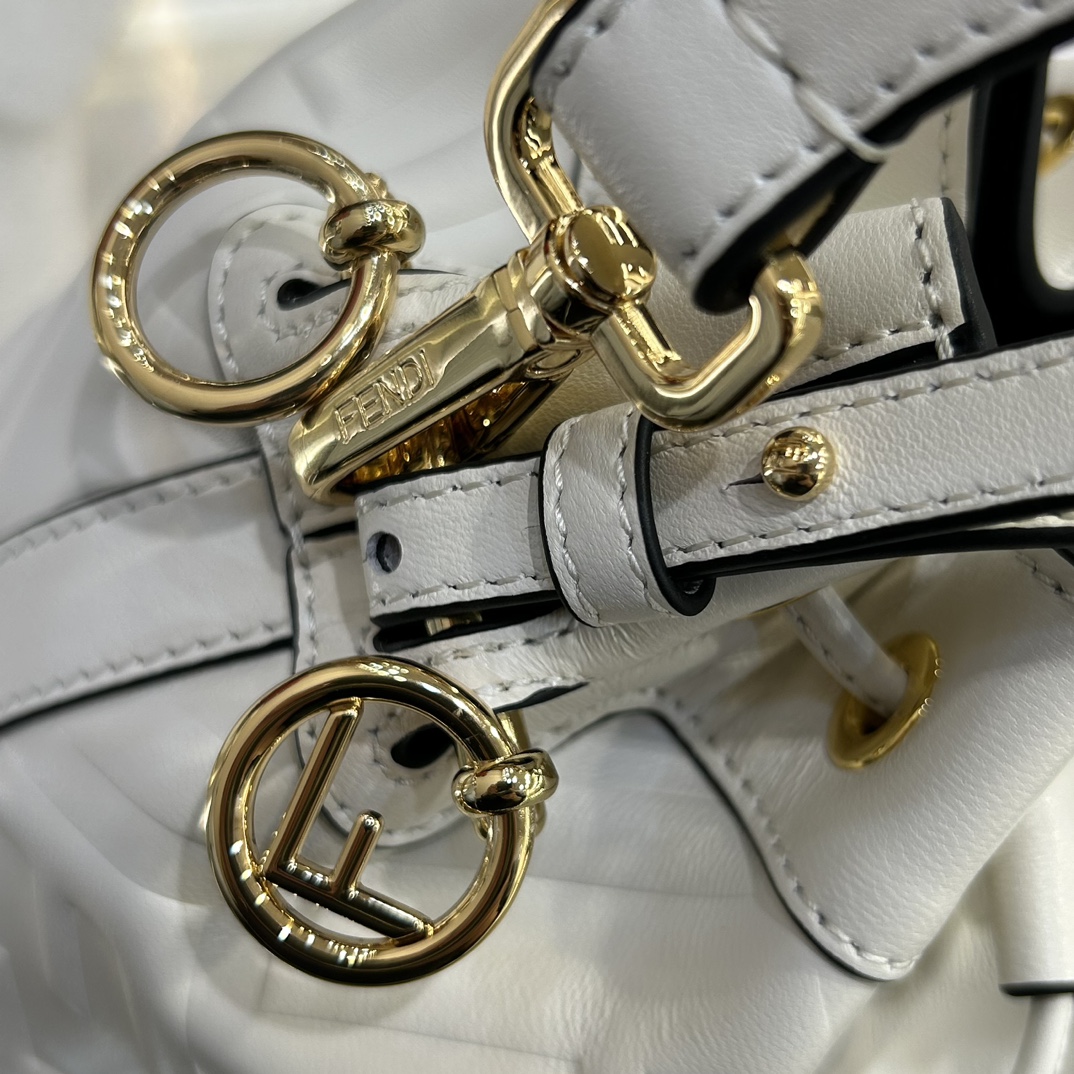 Fendi The iconic small Mon Tresor bucket bag in lambskin, with new proportions, makes it easy to carry your belongings