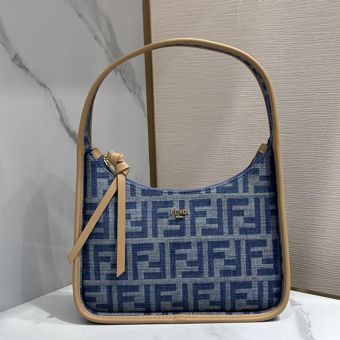 Fendi Rare edition counter: denim blue Fendessence mini crescent bag, compact in design and spacious in space, made of imitation denim light blue