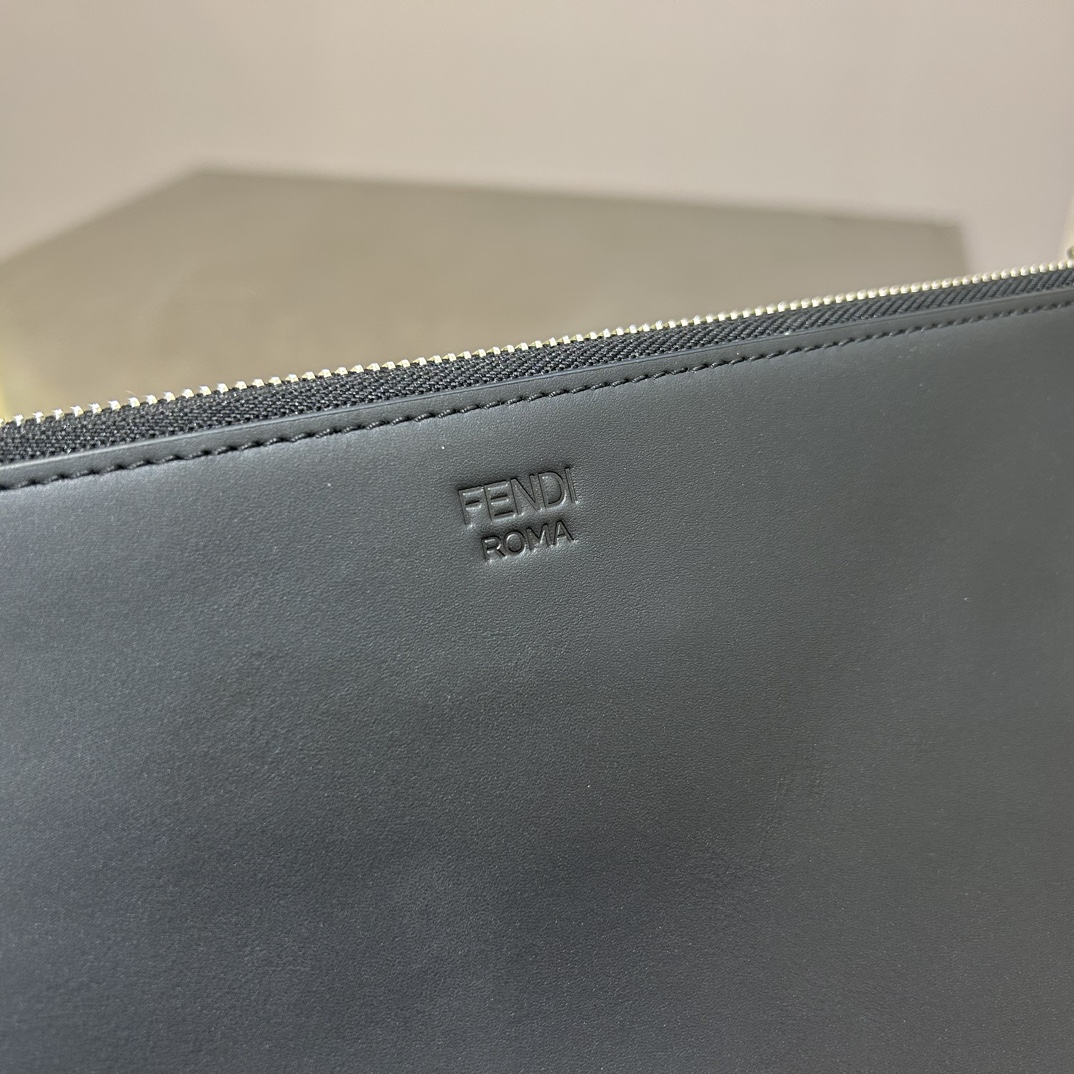 Original Fendi, 100% first-layer cowhide, matching presbyopic fabric, clean and tidy workmanship reflects the care of every step, can be formal o