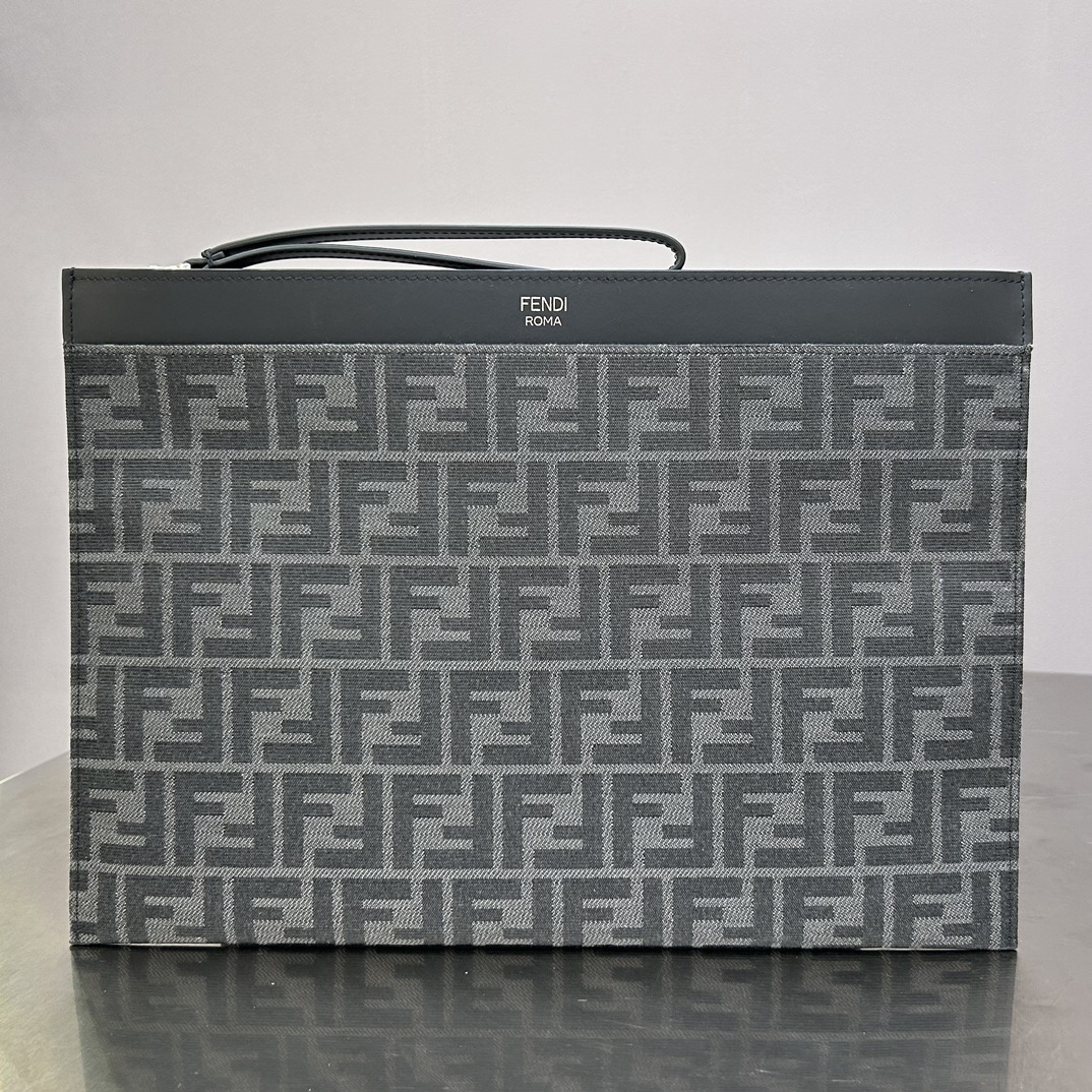 Original Fendi clutch bag, 100% first-layer cowhide, matching presbyopic fabric, clean and tidy workmanship reflects the care of every step, clas