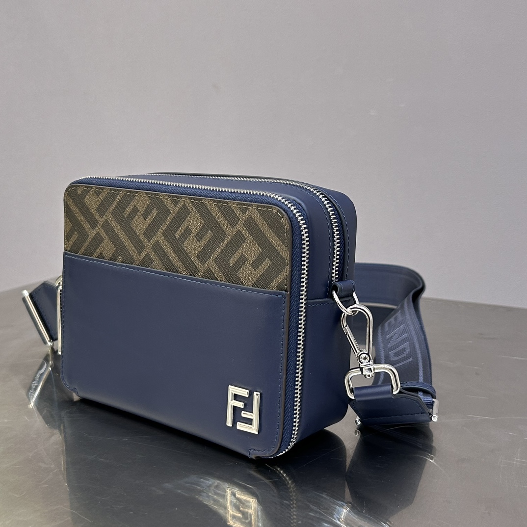 Original Fendi messenger bag, 100% first-layer cowhide, matched presbyopic fabric, clean and tidy workmanship reflects the care of every step, cl