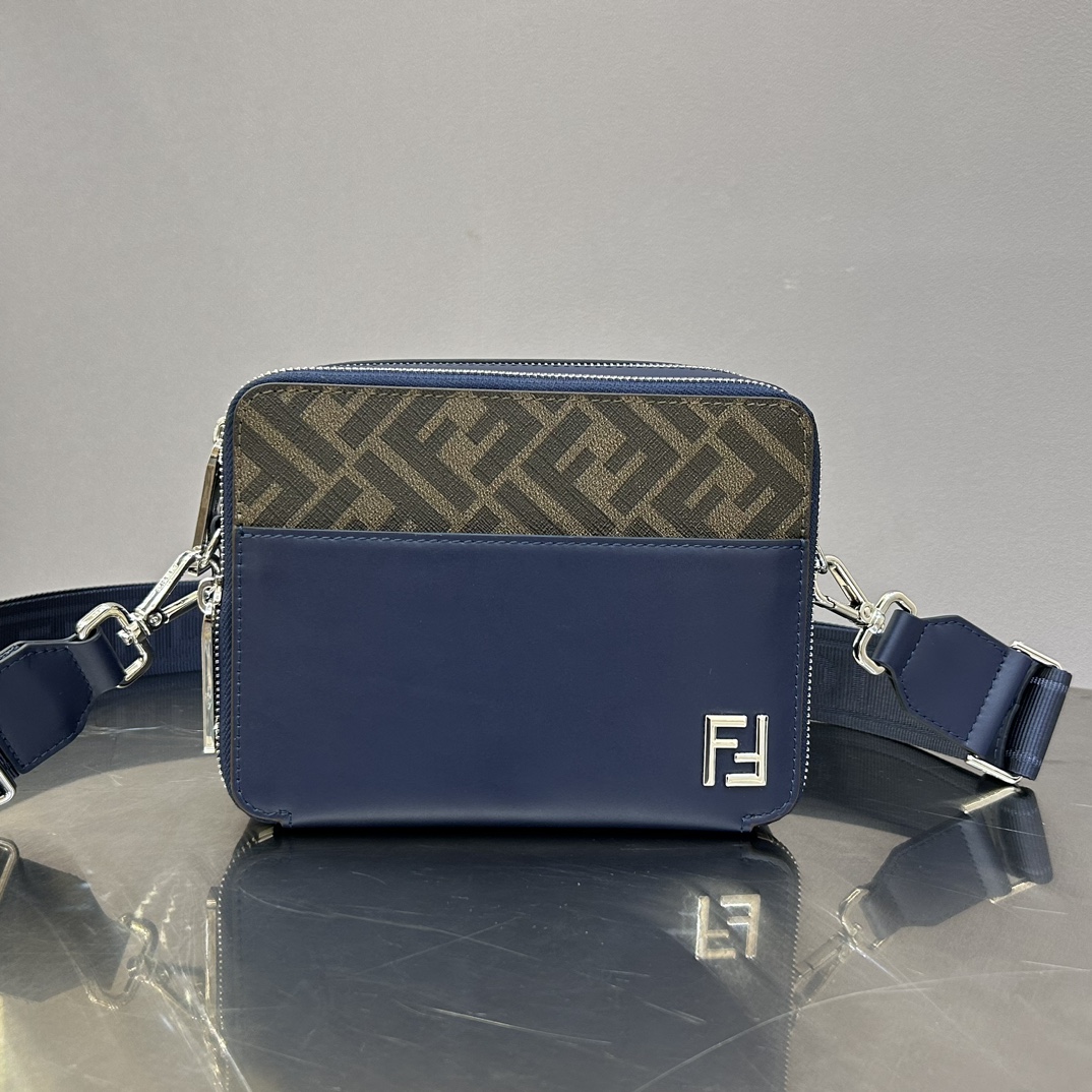 Original Fendi messenger bag, 100% first-layer cowhide, matched presbyopic fabric, clean and tidy workmanship reflects the care of every step, cl