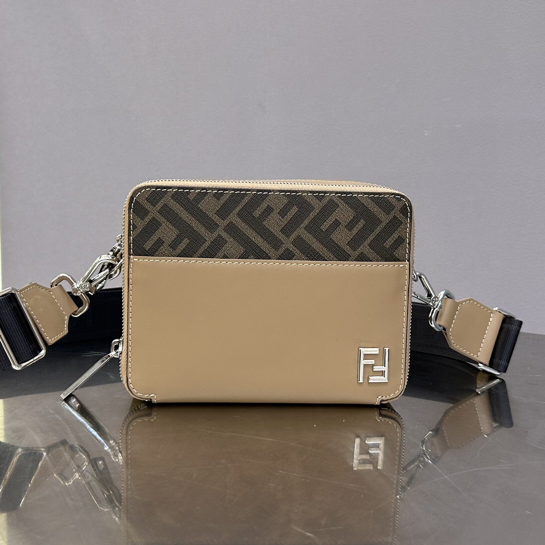 Original Fendi, 100% first-layer cowhide, matching presbyopic fabric, clean and tidy workmanship reflects the care of every step, classic and dur