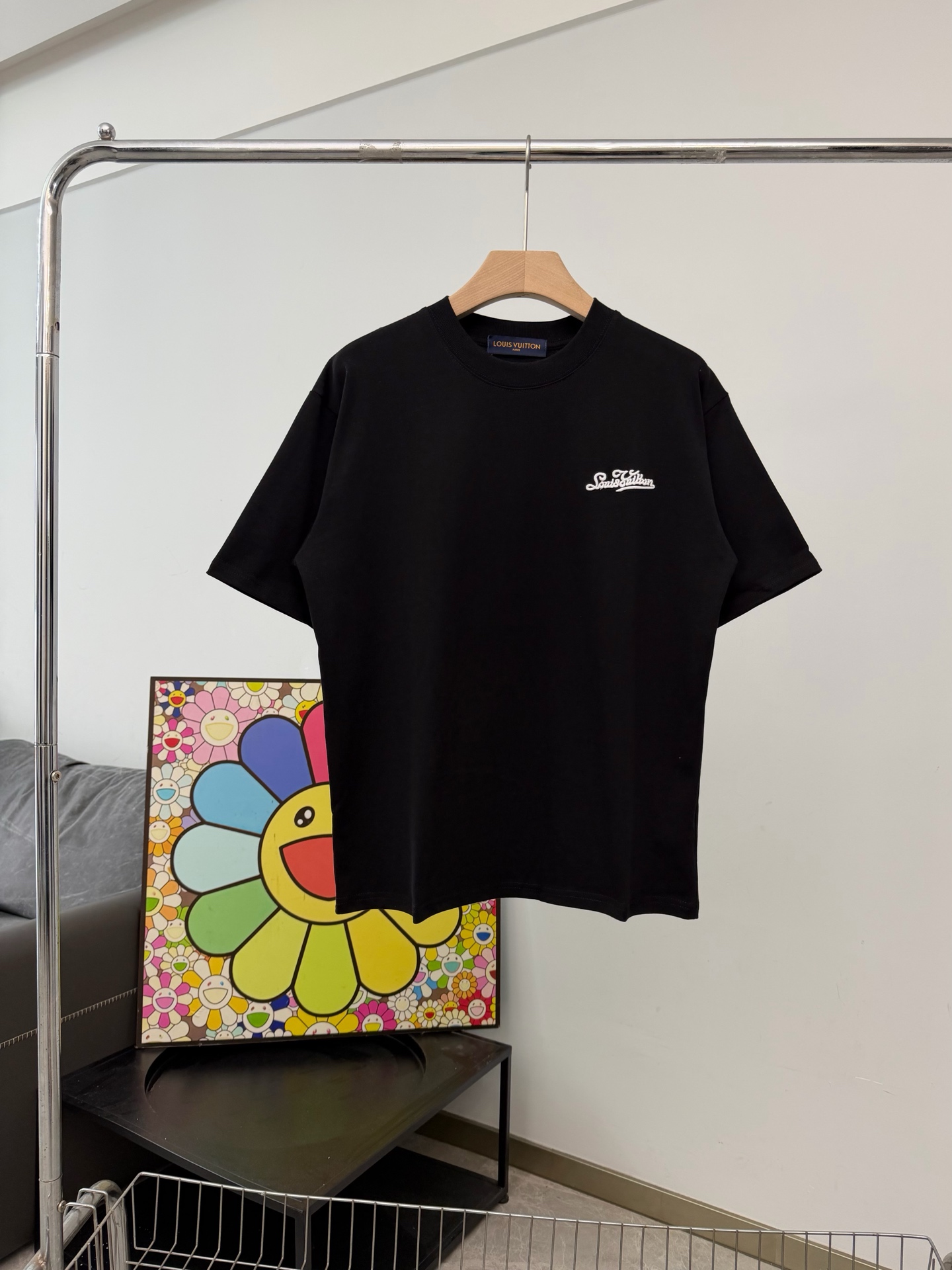 P75 N.º de modelo ZQ136 Camiseta de manga corta con estampado de icono y bordado tridimensional de firma LV. Tejido: 32…