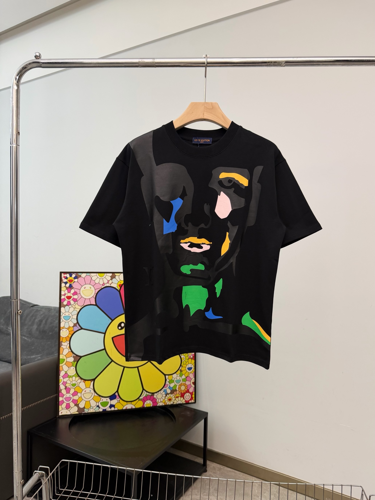 P65 modelo ZQ144 LV camiseta de manga corta con estampado de gran cara de colores. Tejido: 32 hilos dobles 280g de alto…