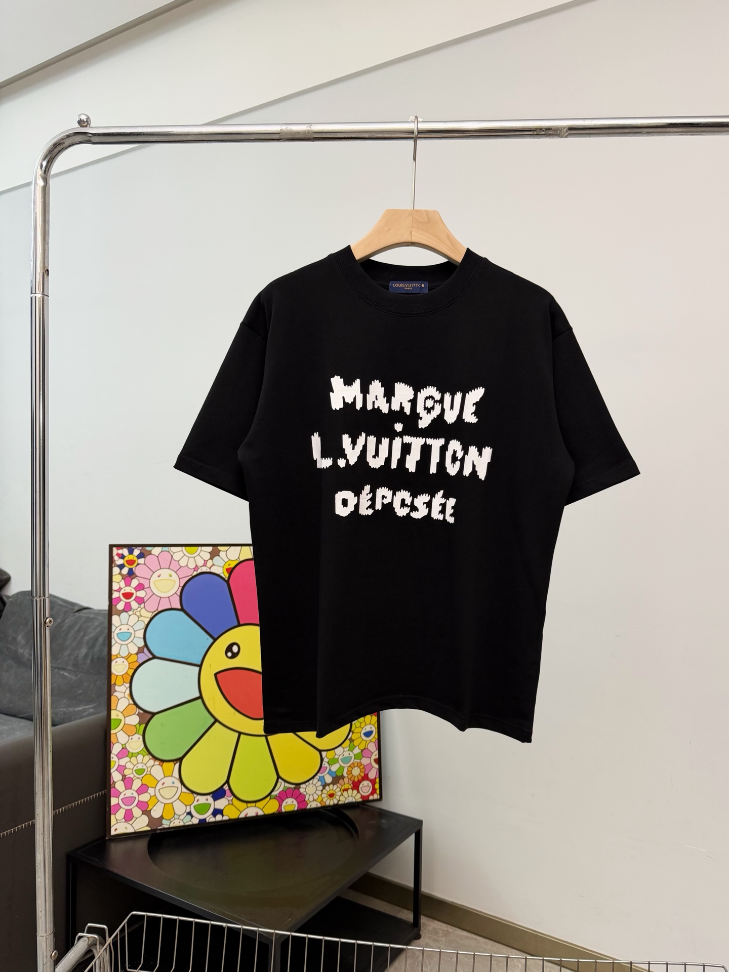 P70 modelo ZQ146 LV camiseta de manga corta con estampado de letras firmadas en relieve. Tejido: 32 hilos dobles 280g d…