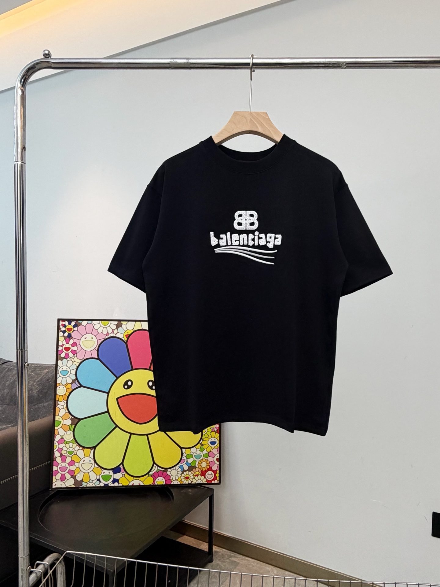 P80 Modelo ZQ147 Camiseta de manga corta con bordado tridimensional de letras grandes y doble B de París. Tejido: 32 ca…