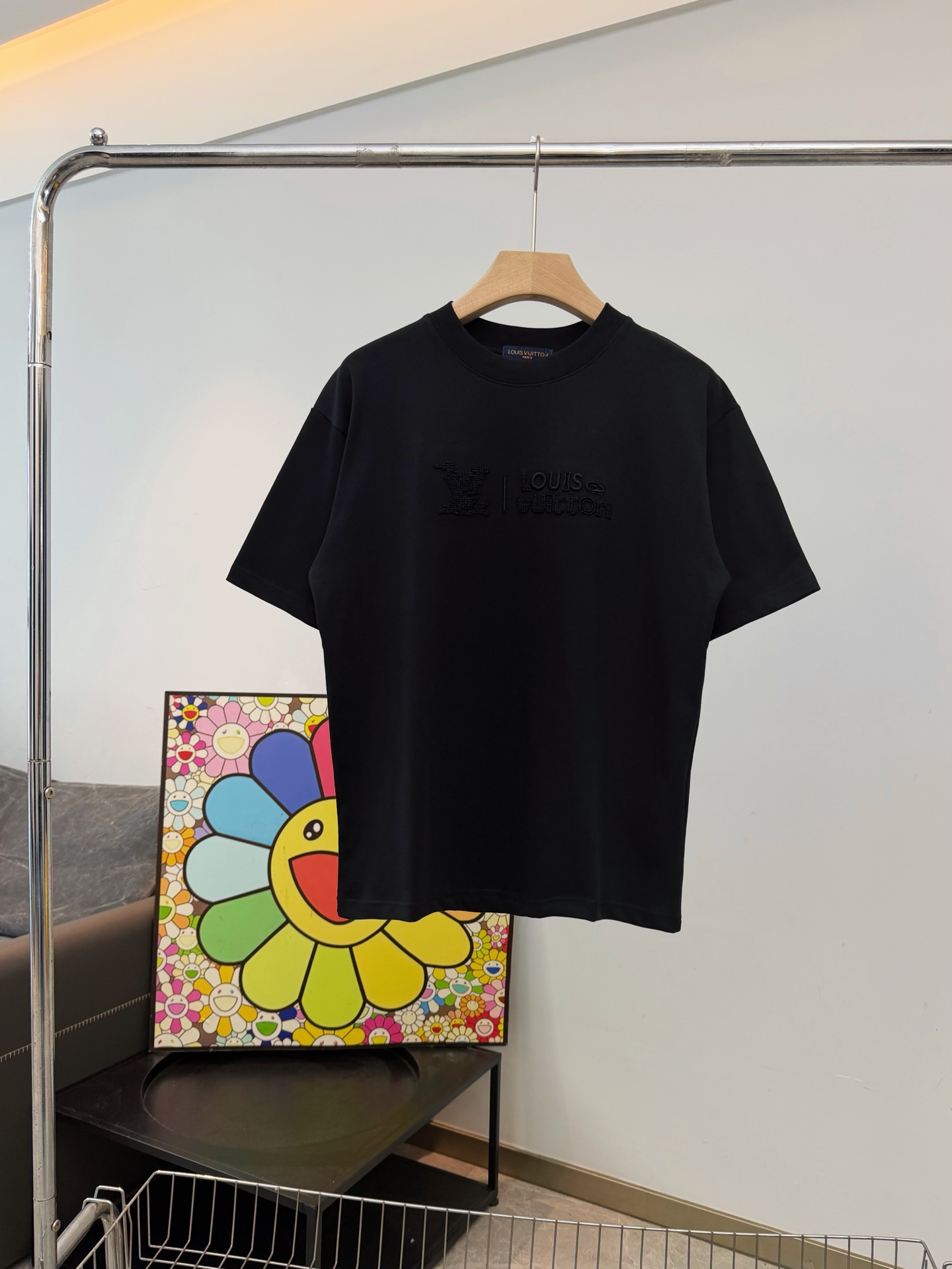 P75 modelo ZQ148 LV desgastado nube blanca gran logo bordado 3D camiseta de manga corta. Tejido: 32 hilos dobles 280g d…
