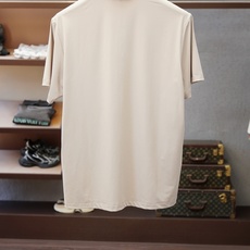 新品速干套装Kiton奇顿、/套2026春夏新品男士休闲套装,简约大气又自带高级质感。上衣为经典翻领短袖 新品速干套装Kiton奇顿、/套2026春夏新品男士休闲套装,简约大气又自带高级质感。上衣为经典翻领短袖