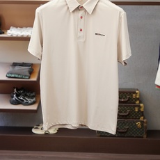新品速干套装Kiton奇顿、/套2026春夏新品男士休闲套装,简约大气又自带高级质感。上衣为经典翻领短袖 新品速干套装Kiton奇顿、/套2026春夏新品男士休闲套装,简约大气又自带高级质感。上衣为经典翻领短袖