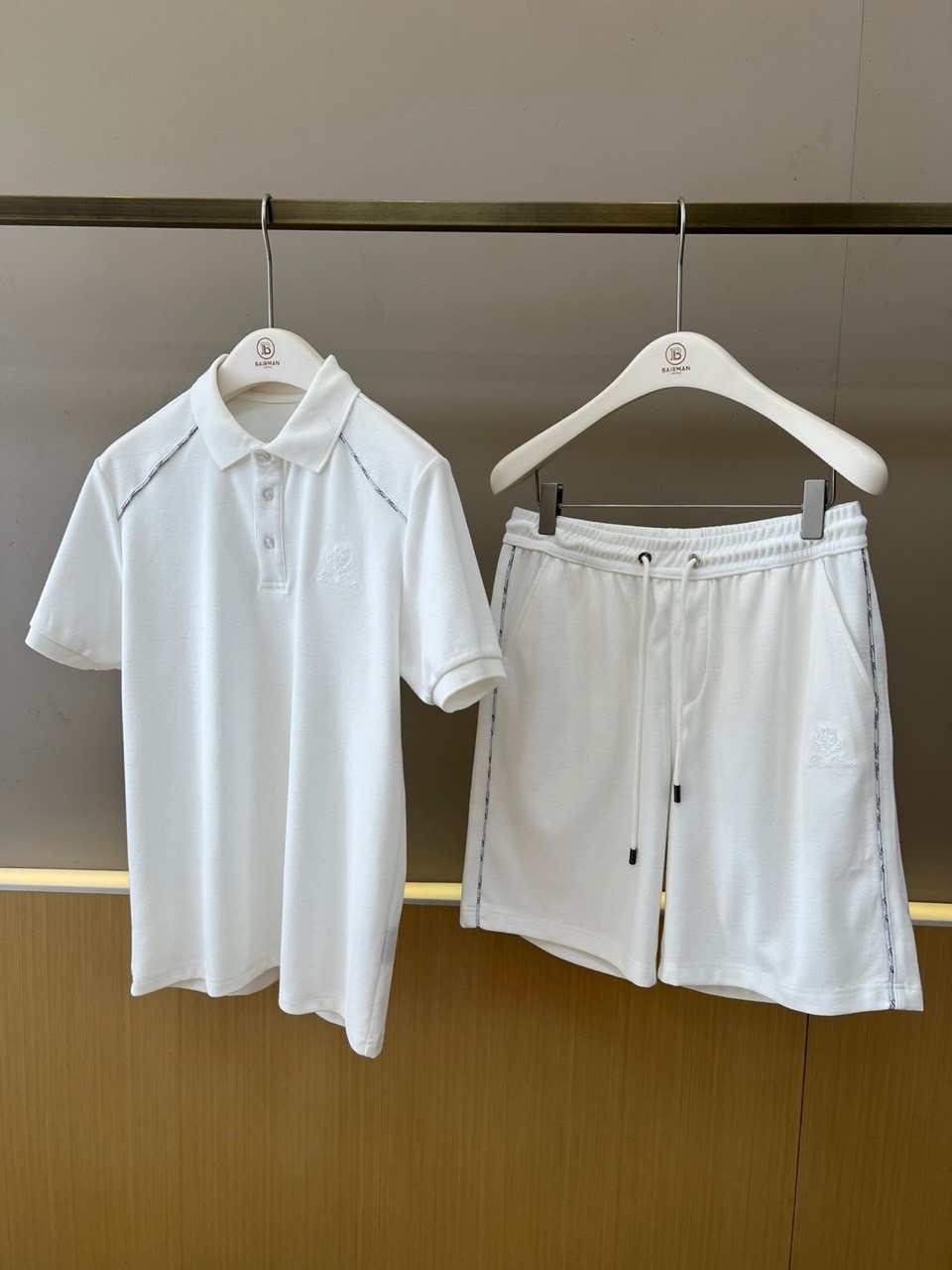 新品Lor* Piana套装春夏新款，一套不拆/套 2026男士经典刺绣徽标基础款纯色圆领短袖T恤衫+工装抽绳短裤套装！