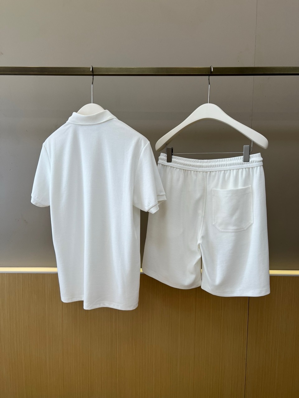 新品Lor* Piana套装春夏新款，一套不拆/套 2026男士经典刺绣徽标基础款纯色圆领短袖T恤衫+工装抽绳短裤套装！