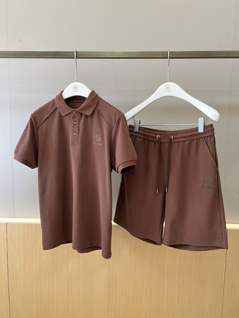 新品Lor* Piana套装春夏新款，一套不拆/套 2026男士经典刺绣徽标基础款纯色圆领短袖T恤衫+工装抽绳短裤套装！