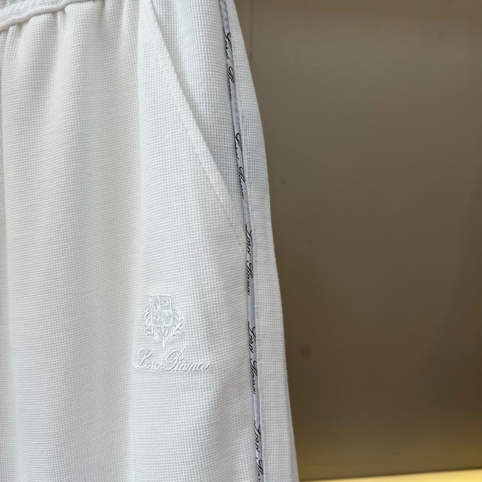 新品Lor* Piana套装春夏新款，一套不拆/套 2026男士经典刺绣徽标基础款纯色圆领短袖T恤衫+工装抽绳短裤套装！